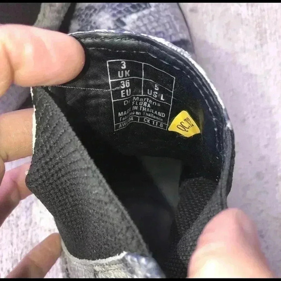 Dr Martens Women Flora Chelsea Ankle Boots Size 5 Light Gray Snake Print - Picture 11 of 12